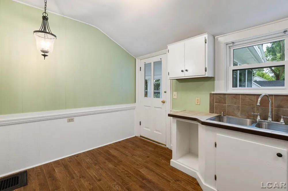 614 Toledo Street Adrian City, MI 49221