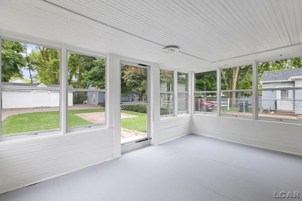 614 Toledo Street Adrian City, MI 49221