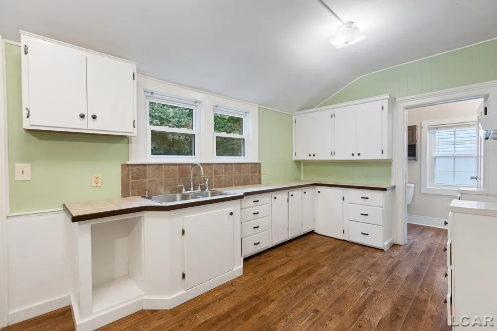 614 Toledo Street Adrian City, MI 49221