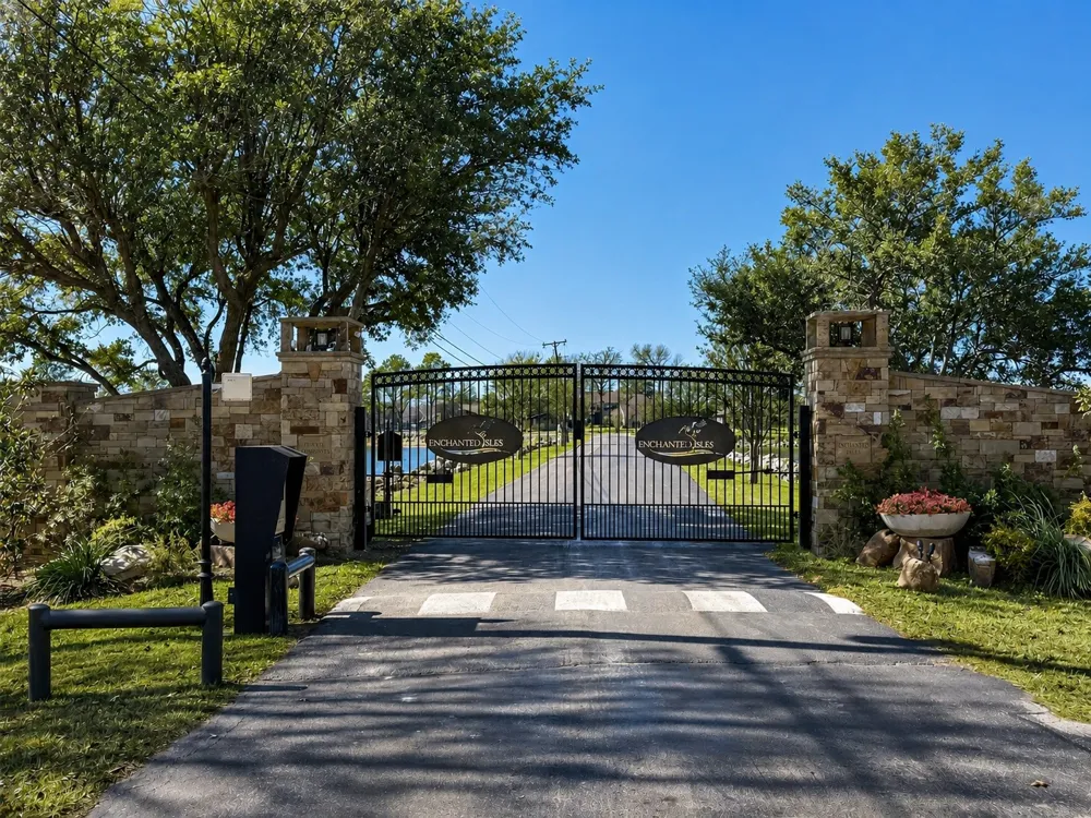 102 Enchanted Isles Circle Mabank, TX 75156