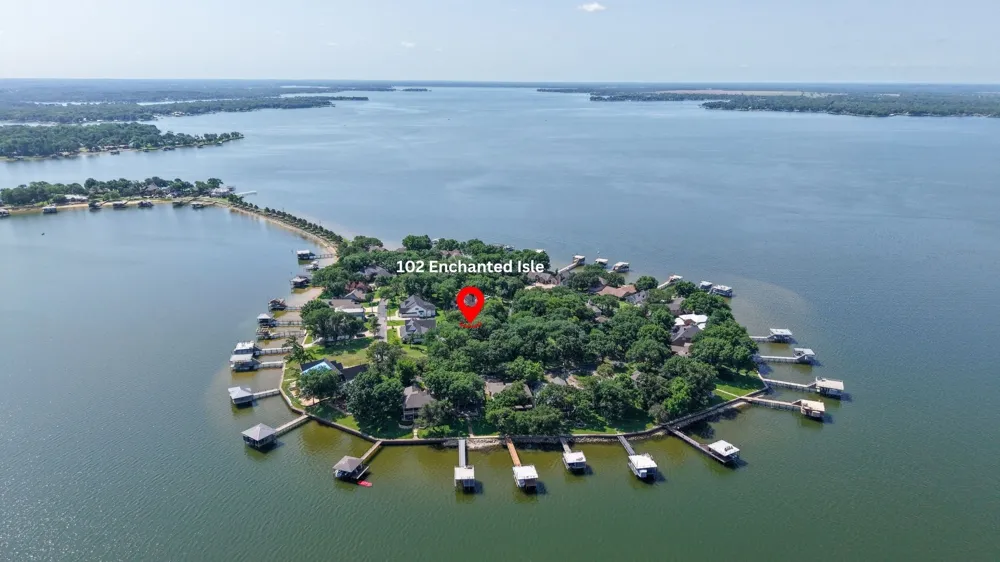 102 Enchanted Isles Circle Mabank, TX 75156