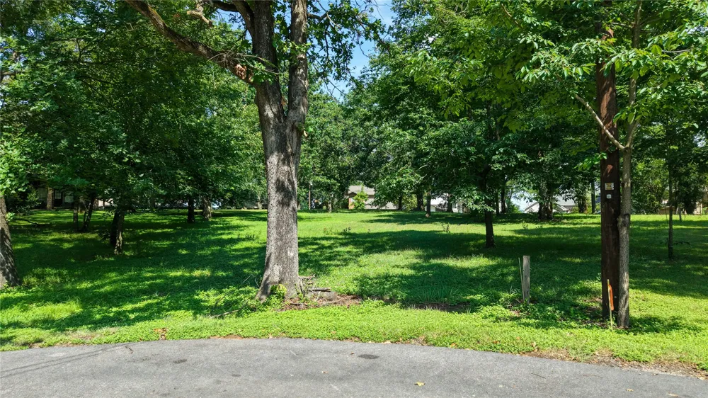 102 Enchanted Isles Circle Mabank, TX 75156