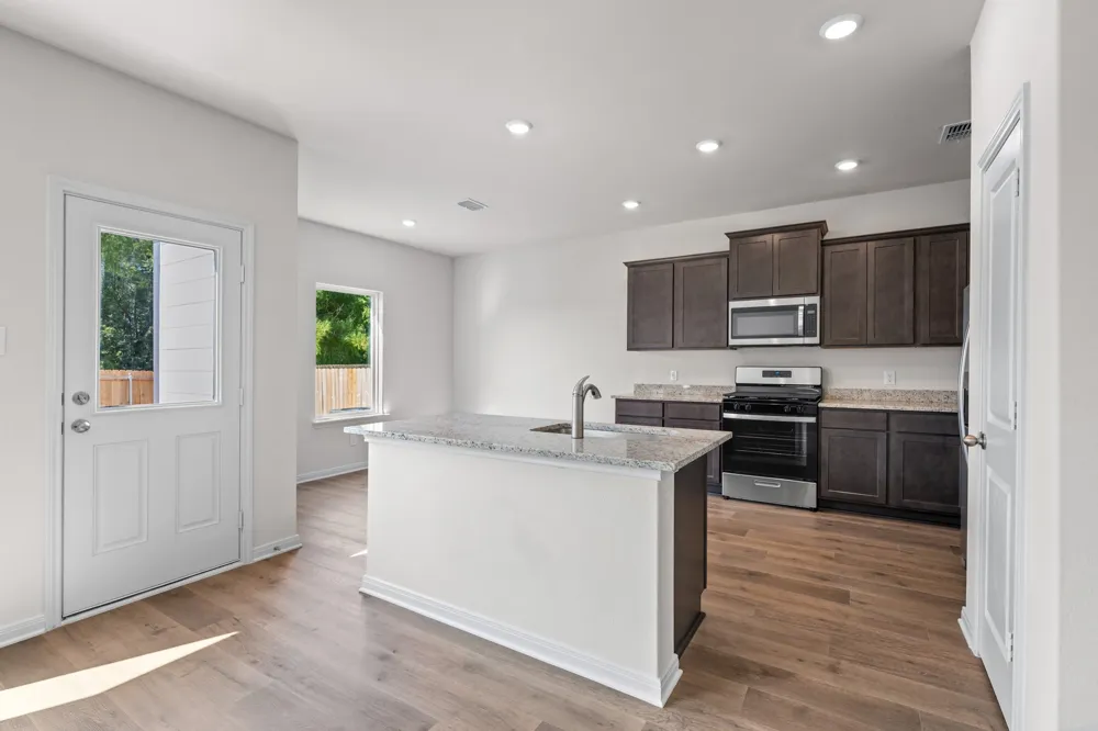 8433 White Wolf Trail Ponder, TX 76259