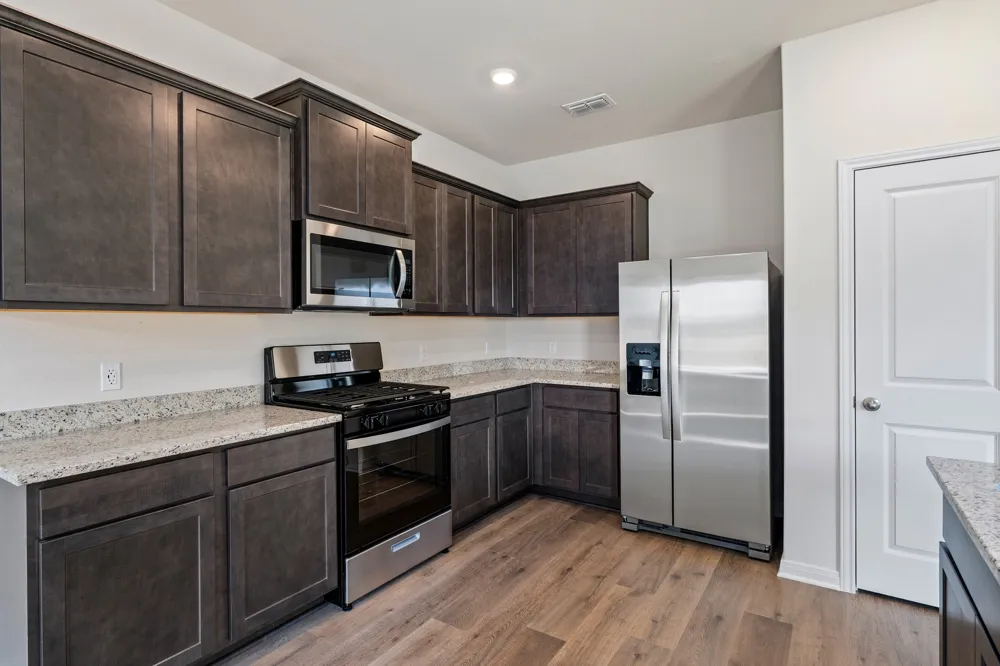 8433 White Wolf Trail Ponder, TX 76259
