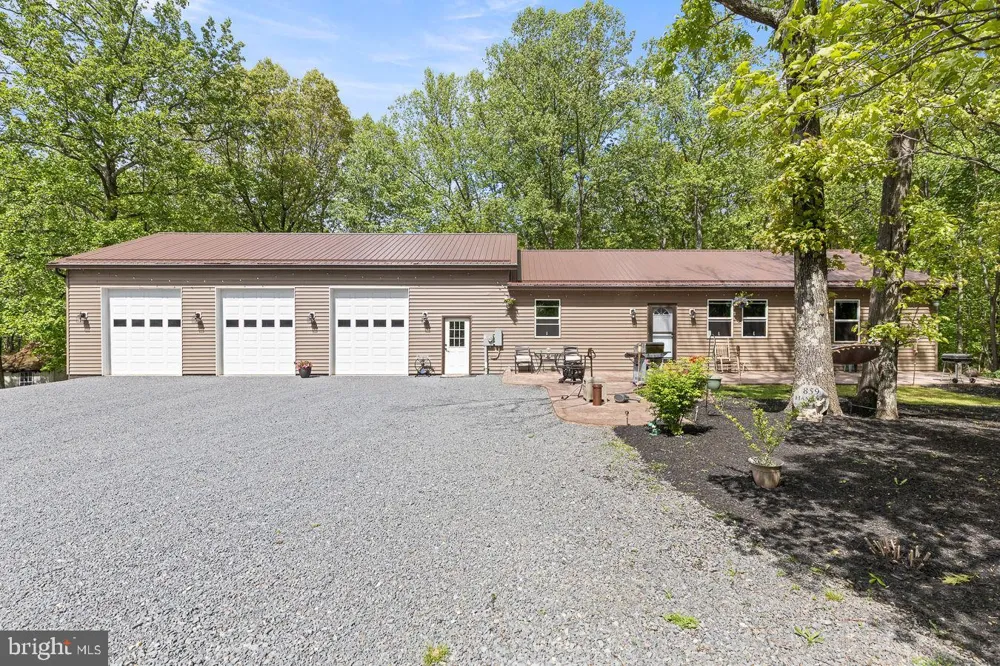 859 HANK LANE Berkeley Springs, WV 25411
