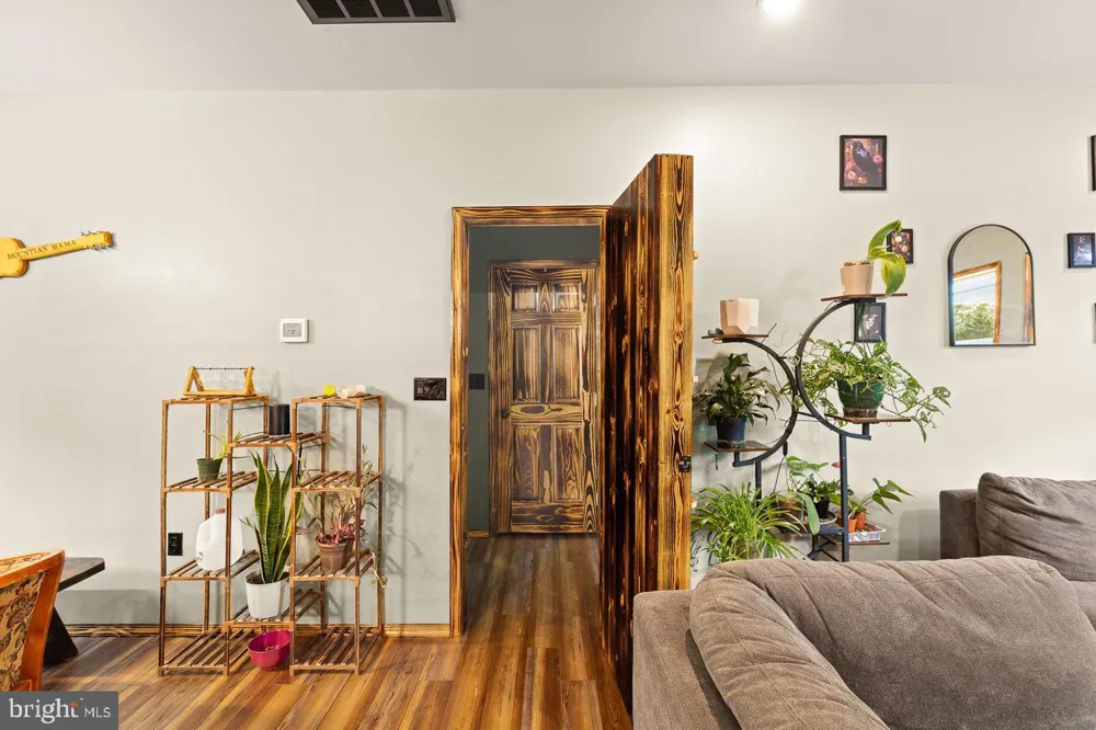 859 HANK LANE Berkeley Springs, WV 25411