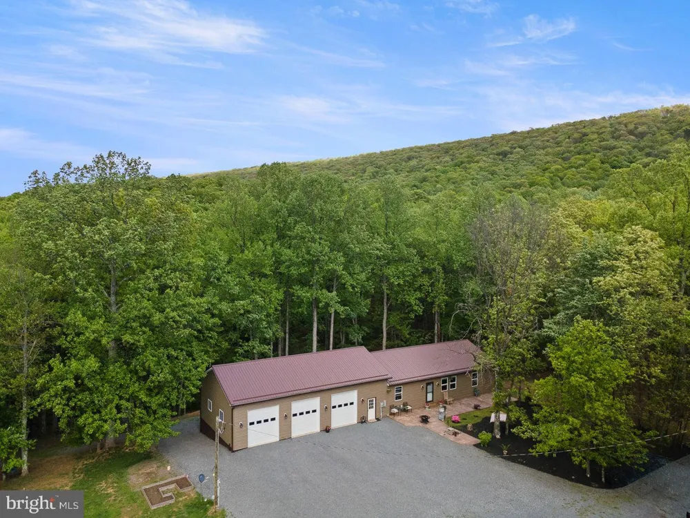 859 HANK LANE Berkeley Springs, WV 25411
