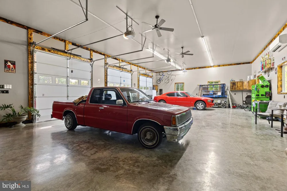 859 HANK LANE Berkeley Springs, WV 25411