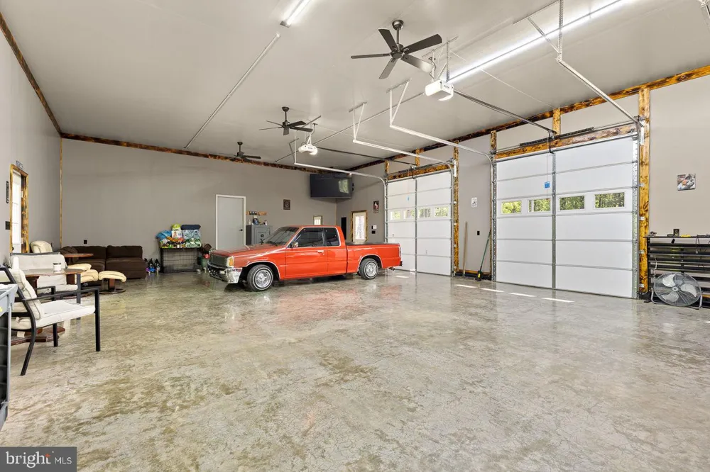 859 HANK LANE Berkeley Springs, WV 25411