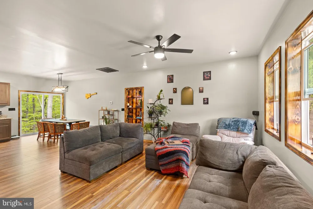 859 HANK LANE Berkeley Springs, WV 25411