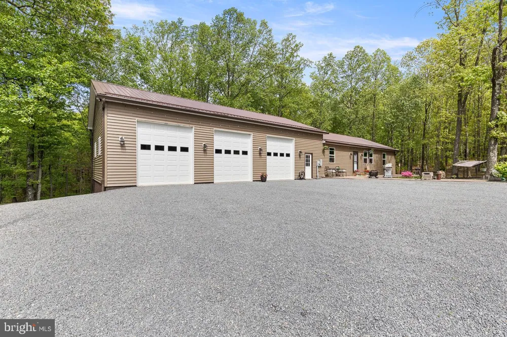 859 HANK LANE Berkeley Springs, WV 25411