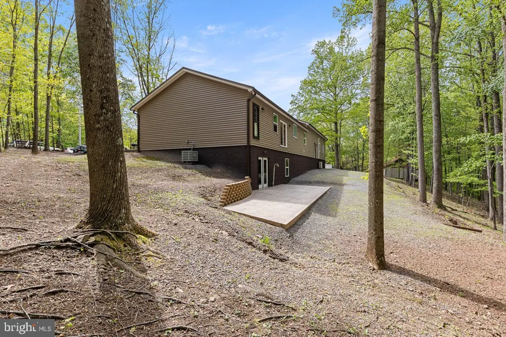 859 HANK LANE Berkeley Springs, WV 25411