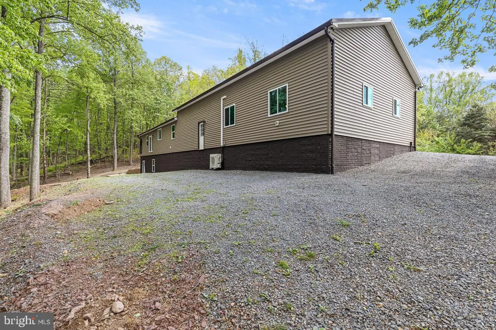 859 HANK LANE Berkeley Springs, WV 25411