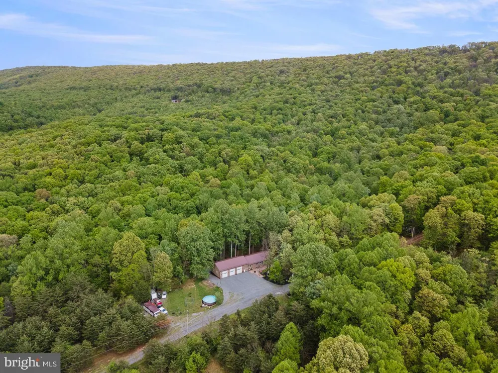 859 HANK LANE Berkeley Springs, WV 25411