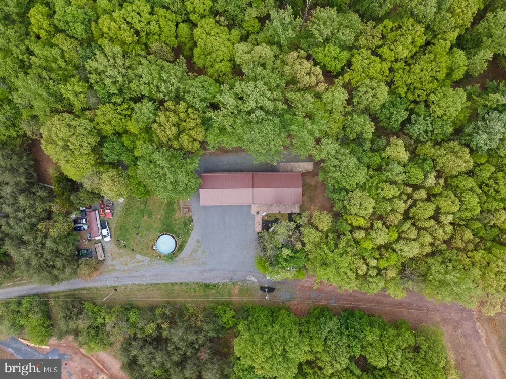 859 HANK LANE Berkeley Springs, WV 25411