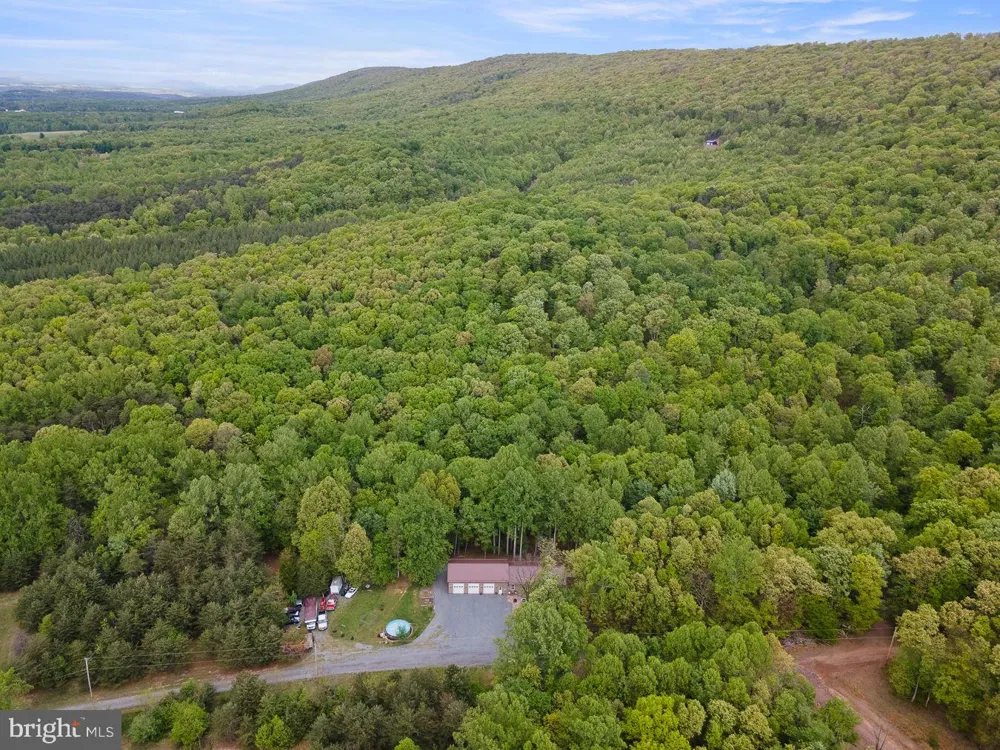 859 HANK LANE Berkeley Springs, WV 25411