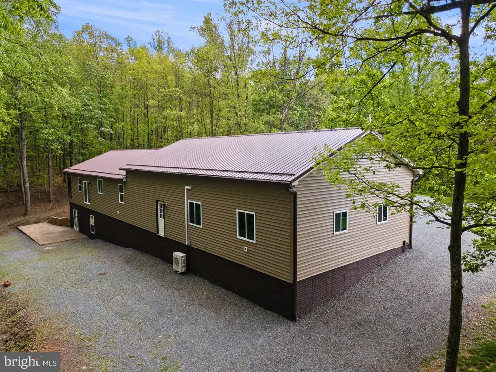 859 HANK LANE Berkeley Springs, WV 25411