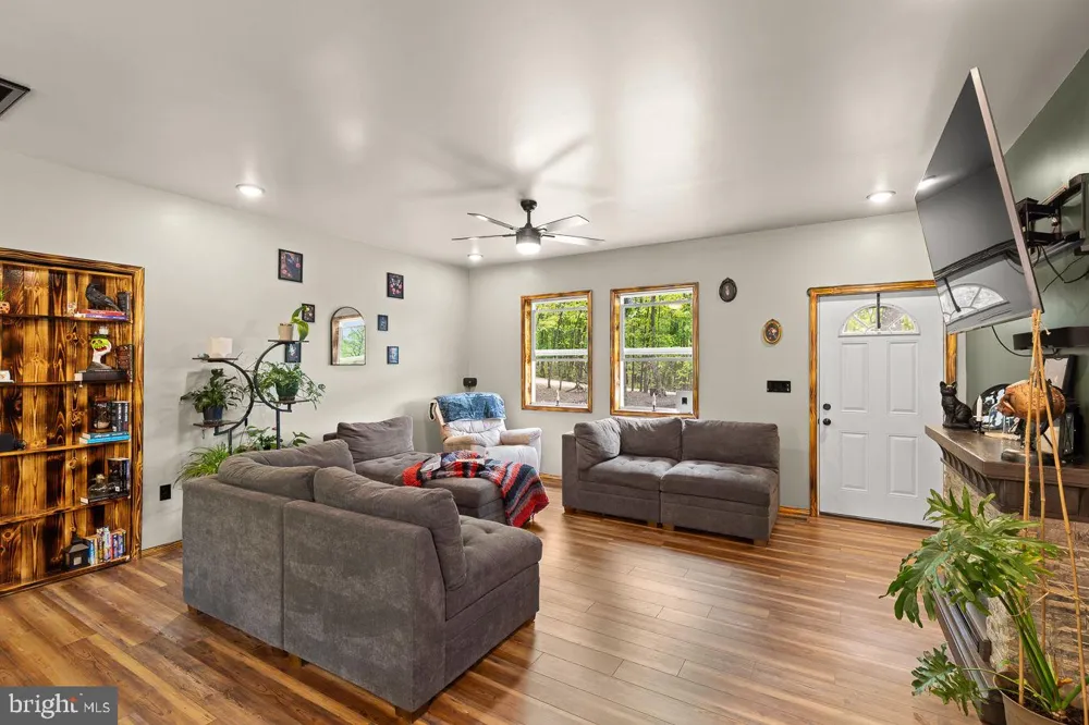 859 HANK LANE Berkeley Springs, WV 25411