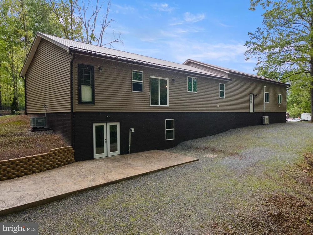 859 HANK LANE Berkeley Springs, WV 25411