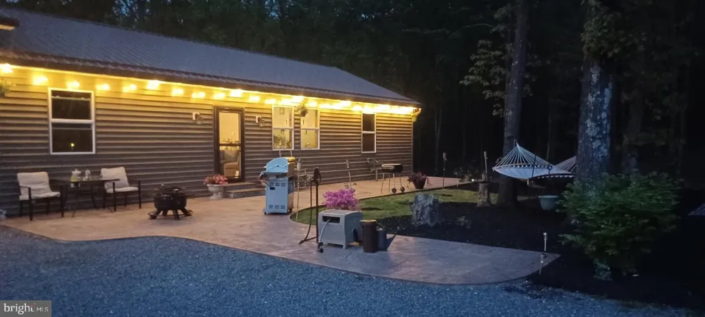 859 HANK LANE Berkeley Springs, WV 25411