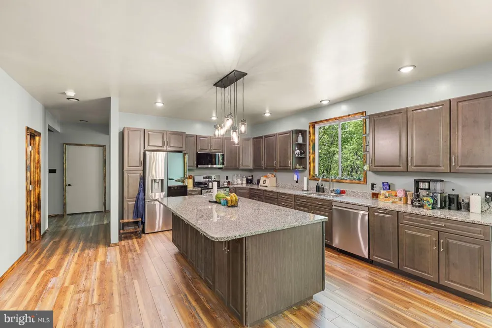 859 HANK LANE Berkeley Springs, WV 25411