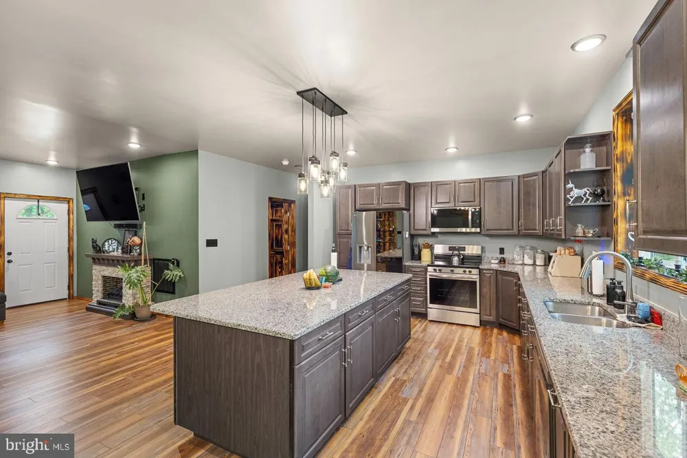 859 HANK LANE Berkeley Springs, WV 25411