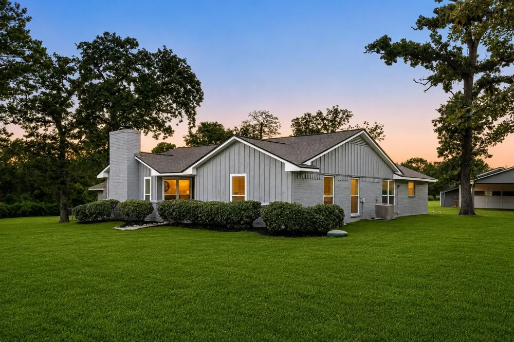 409 Sikes Road Bellville, TX 77418
