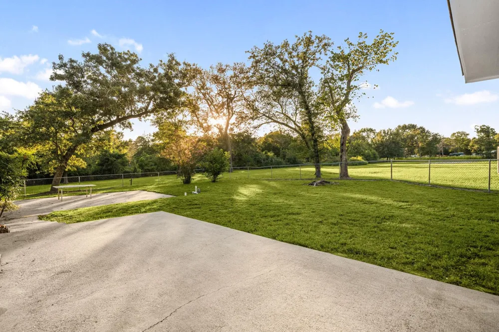 409 Sikes Road Bellville, TX 77418