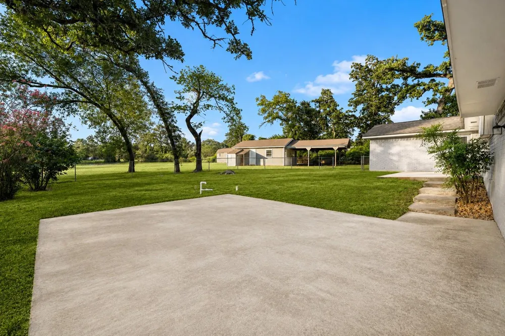 409 Sikes Road Bellville, TX 77418