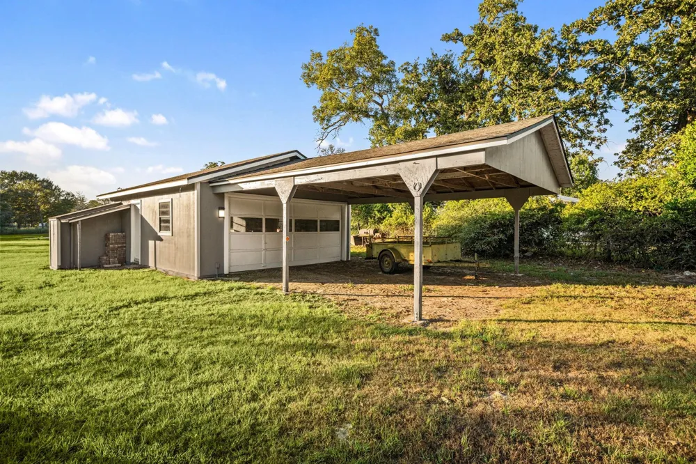 409 Sikes Road Bellville, TX 77418