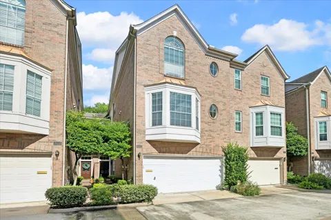 4443 Castle Court Place