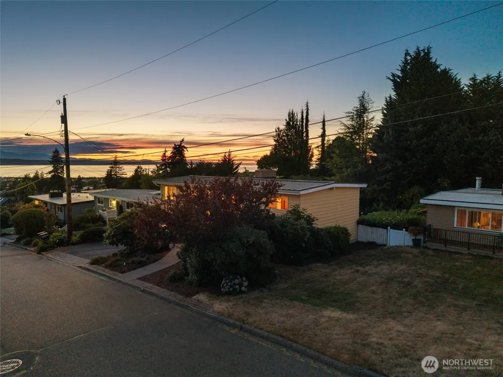 741 Hemlock Street Edmonds, WA 98020