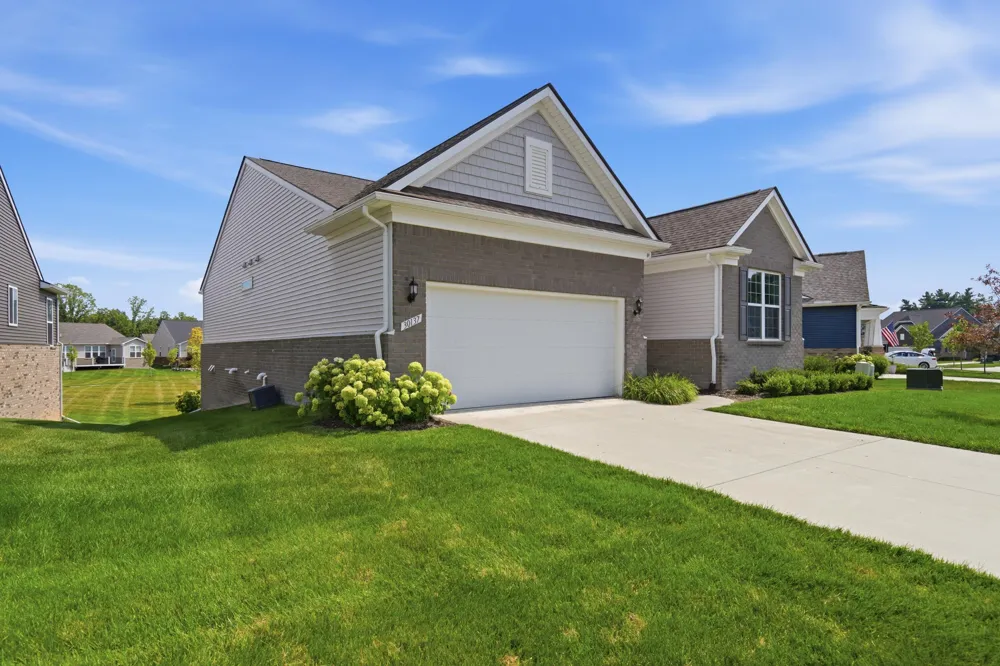 30137 Turtle Creek Circle Lyon Charter Township, MI 48165