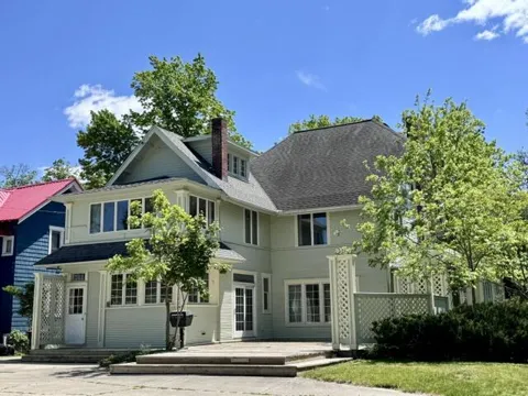 430 W Upton Avenue