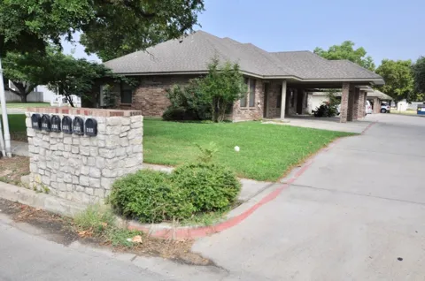 663 W Tarleton Street #201