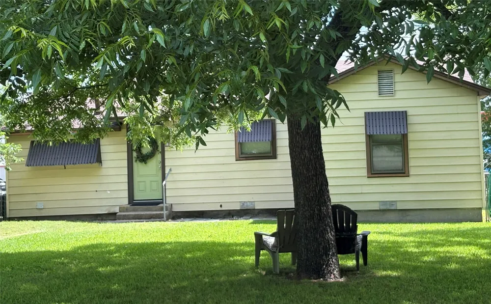 1910 Travis Street Sherman, TX 75092