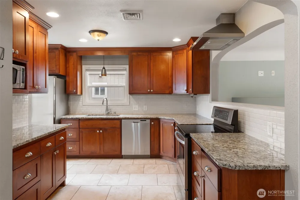647 23rd Avenue Longview, WA 98632