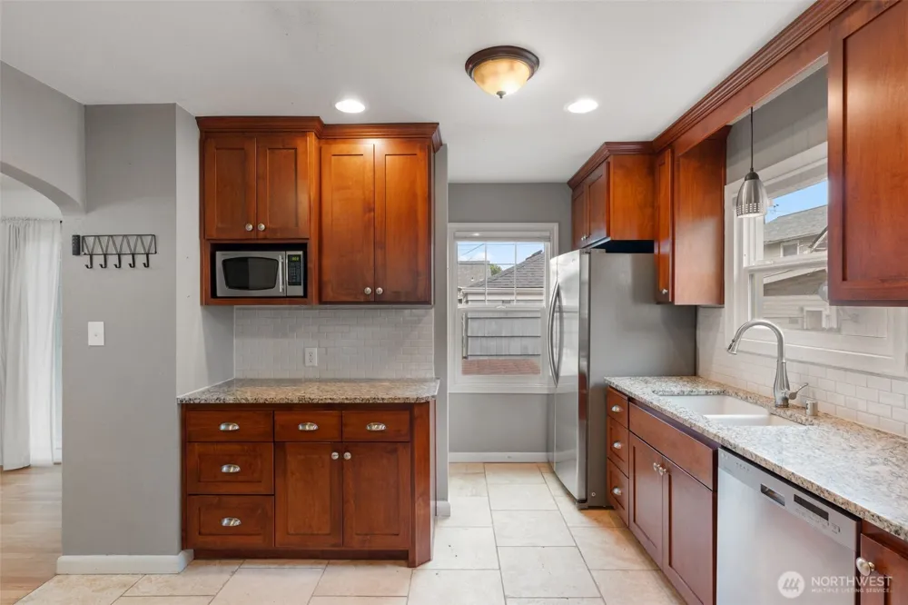 647 23rd Avenue Longview, WA 98632
