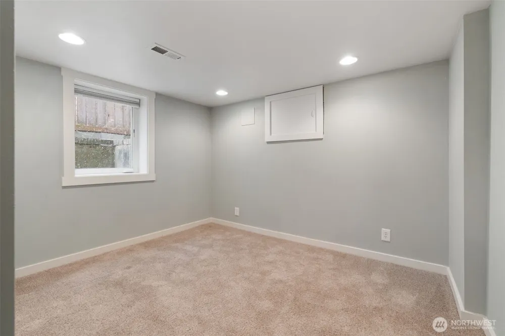 647 23rd Avenue Longview, WA 98632