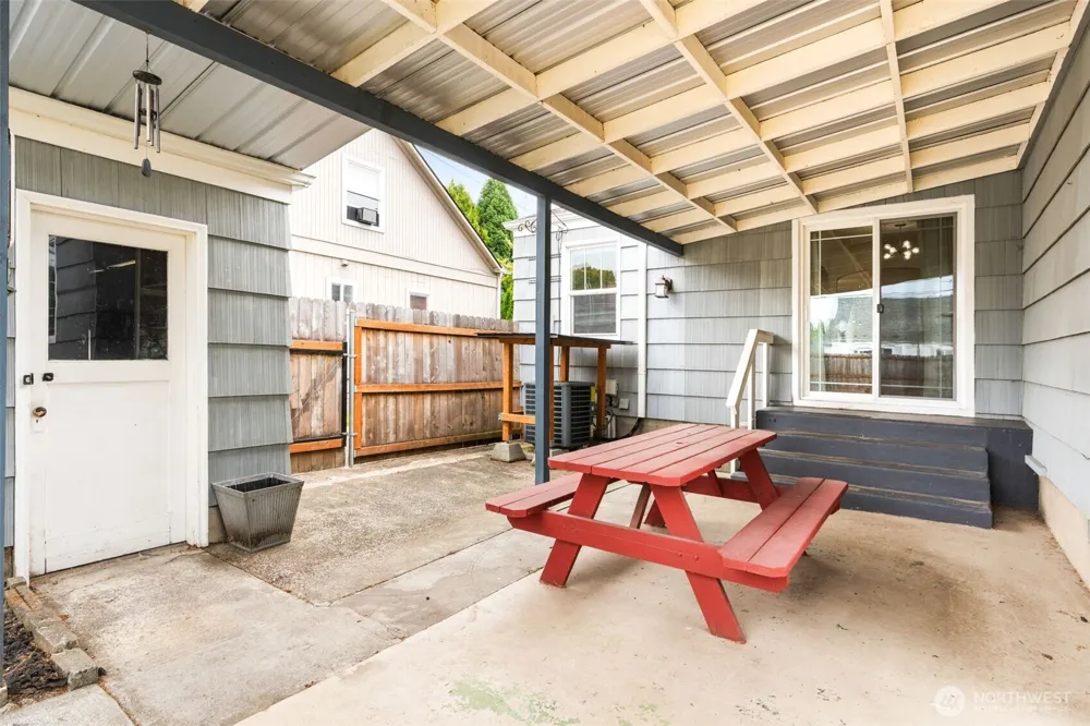 647 23rd Avenue Longview, WA 98632
