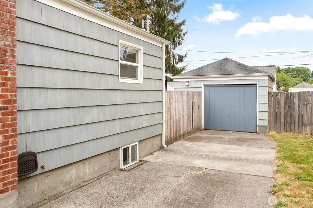 647 23rd Avenue Longview, WA 98632