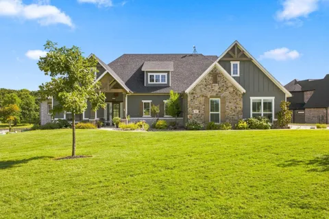 215 Tonkawa Trail