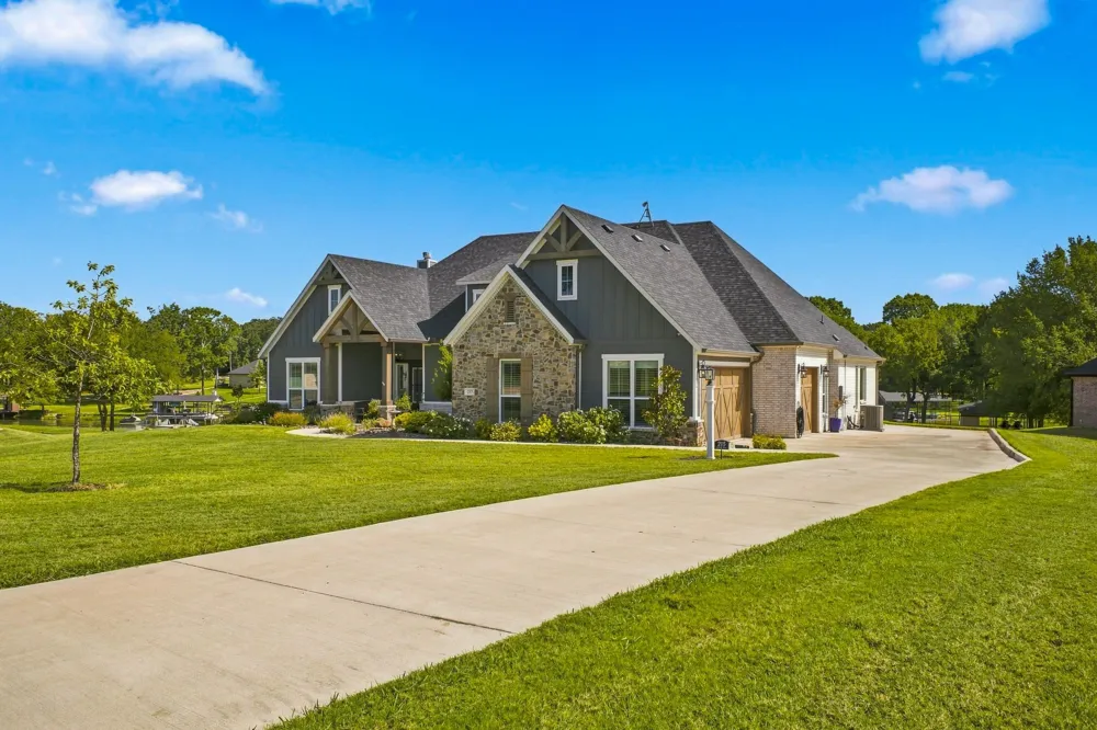 215 Tonkawa Trail Corsicana, TX 75109