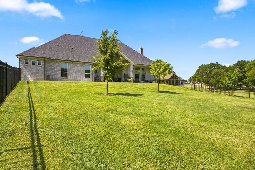 215 Tonkawa Trail Corsicana, TX 75109