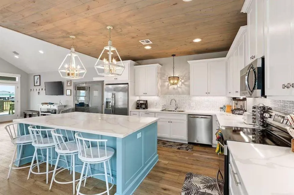 970 Pelican Lane Crystal Beach, TX 77650