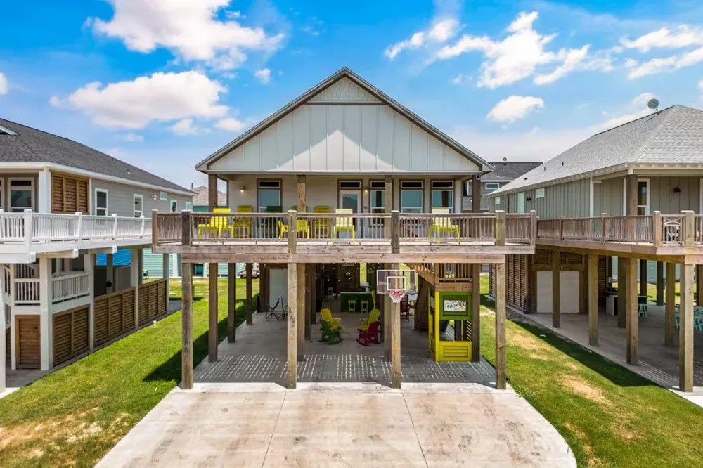 970 Pelican Lane Crystal Beach, TX 77650