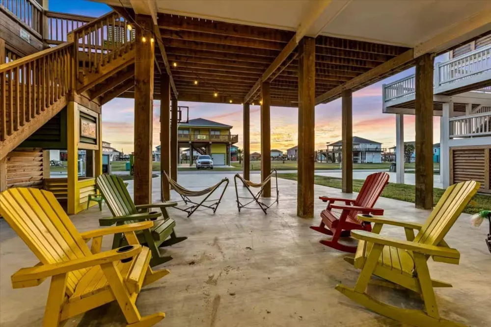 970 Pelican Lane Crystal Beach, TX 77650