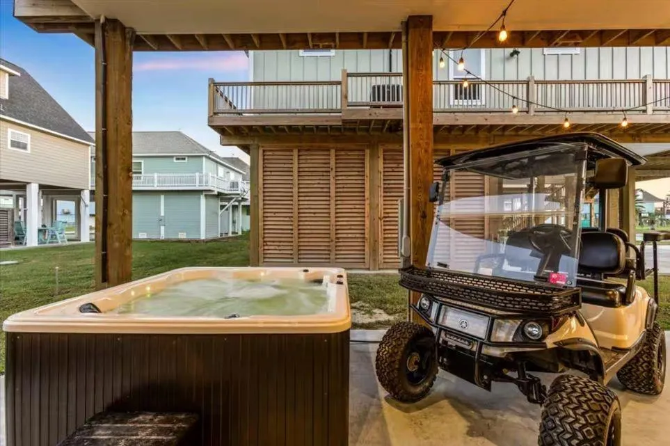 970 Pelican Lane Crystal Beach, TX 77650