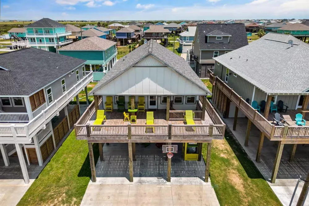 970 Pelican Lane Crystal Beach, TX 77650