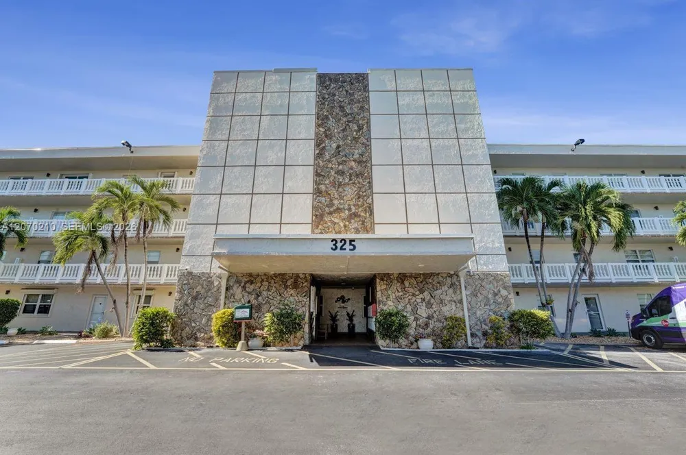 325 SE 11th Ter #107 Dania Beach, FL 33004